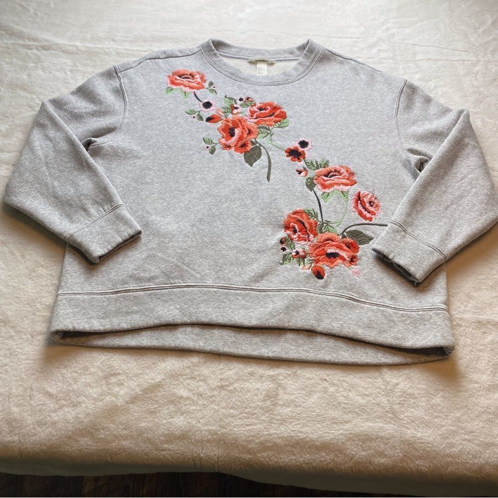 H&M Gray Embroidered Floral Design Sweatshirt Size Large
